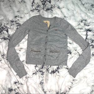 Grey cardigan with ruffles on pockets